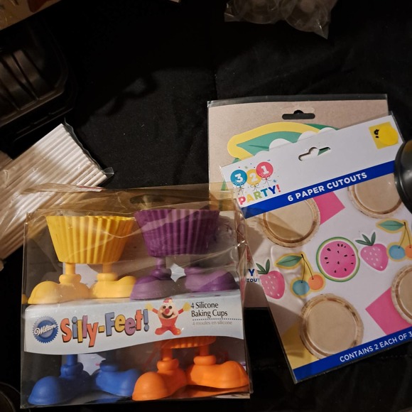 NWT- Spring in WINTER! Caterpillar Cake Pan,Tulip Cakelets Fondant Confections - Picture 7 of 9